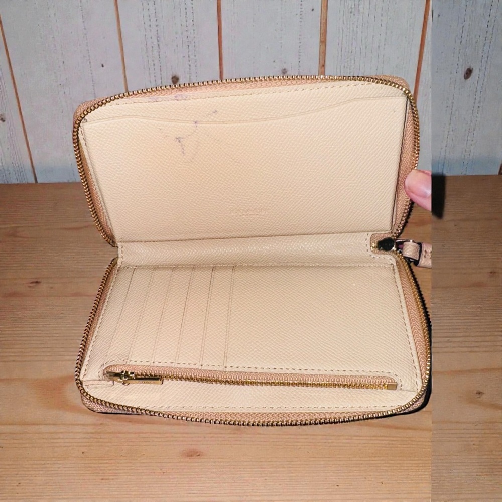 Coach Short Zip Around Wallet Carnation Pink Leather EUC - Picture 4 of 10